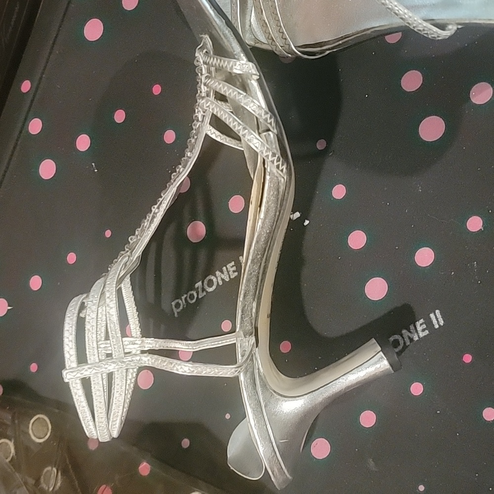 😊🫠😊 silver sling heel